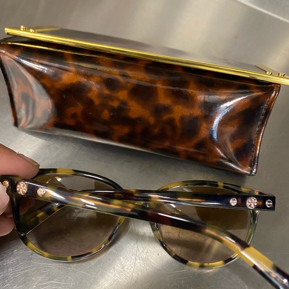 Tory Burch Tortoise shell sunglasses - Picture 2 of 4
